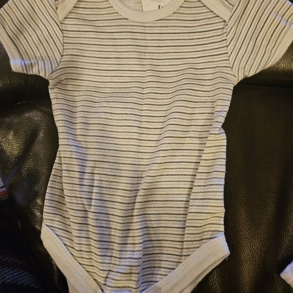 Adorable Baby Onesies Set - Picture 4 of 6